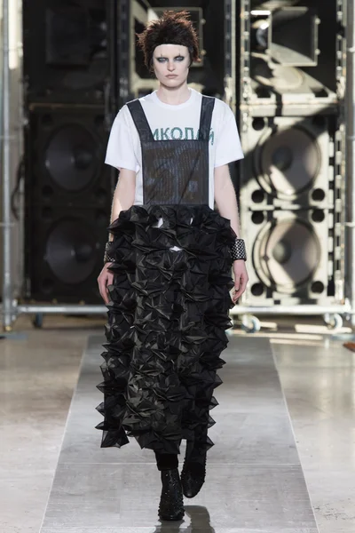 Look 18